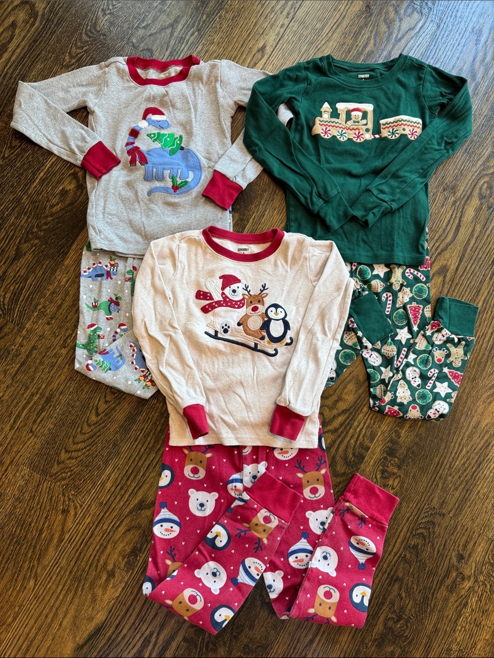 Gymboree holiday PJs - Picture 1 of 3